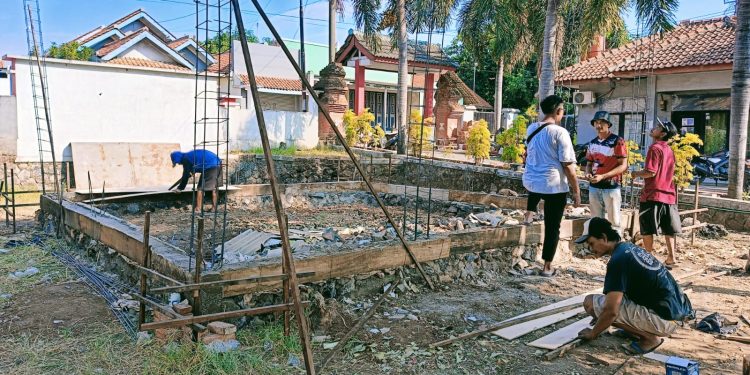 Pemdes Curug Wetan Bangun Balai Pertemuan