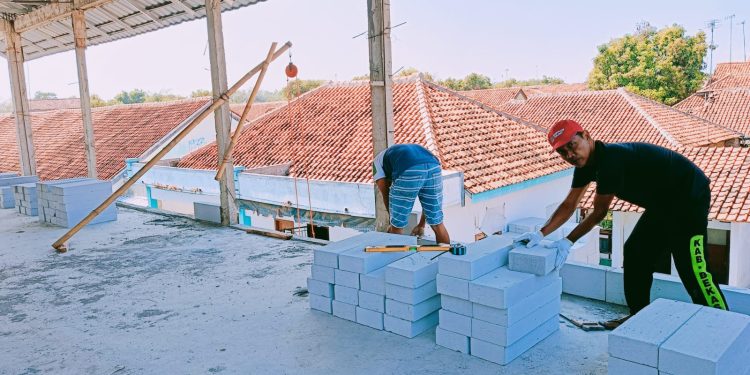 Pemdes Lemahabang Lanjutkan Pembangunan Kantor Desa