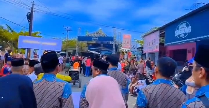Ribuan Kafilah Dari 40 Kecamatan Se Kabupaten Cirebon Ikut Arak Arakan Membawa Kafilah di Pembukaan MTQ ke 50 di Kecamatan Pasaleman