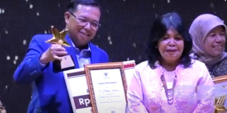 Perpustakaan Nasional Rayakan Kreativitas Anak Bangsa: Herman Khaeron Trima Penghargaan Prestisius untuk Penulis Buku Terbaik.