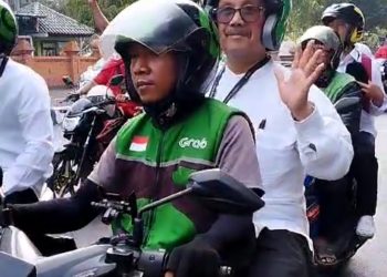 Cirebon Beriman: Ratusan Ojol Iringi Imron-Agus Menuju Pengundian Pilbup!
