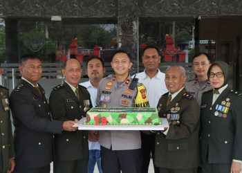 Kapolres Cirebon Kota Hadiri Upacara Parade HUT TNI ke-79 di Subang, PJU Polres Cirebon Kota Berikan Ucapan di Beberapa Ksatrian TNI