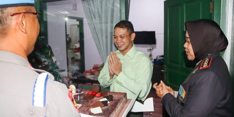 Polresta Cirebon Beri Kejutan HUT ke-79 TNI