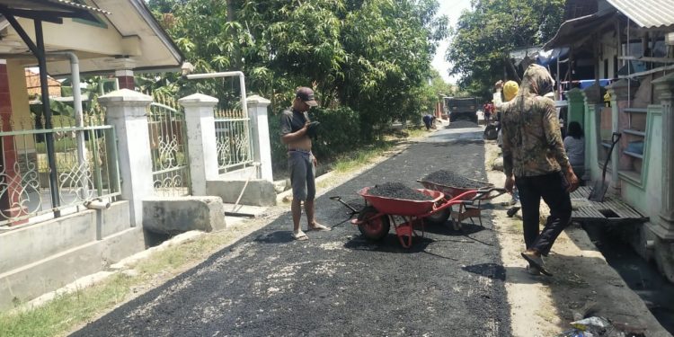 Melalui Banprov, Desa Pabedilan Kaler Aspal Jalan Desa