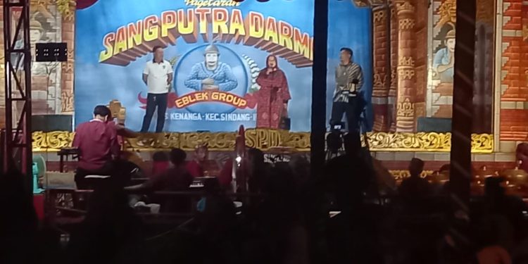 Sedekah Bumi Desa Karangsambung Hadirkan Seni Sandiwara Sang Putra Darma dari Indramayu 