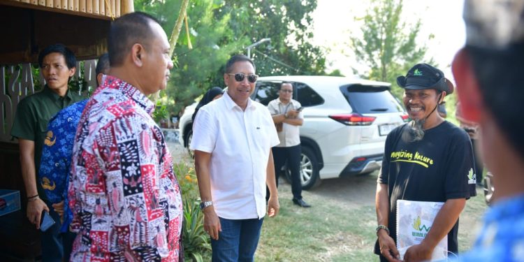 Pjs. Bupati Apresiasi Warga Balongan Ubah Sampah Menjadi Aneka Kerajinan Bernilai Ekonomis