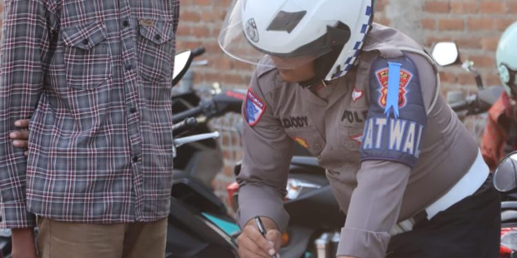 OZL 2024, Satlantas Polres Indramayu Keluarkan 194 Surat Tilang dan Tegur Ribuan Pengendara, Pengendara yang Tertib Bakal Terima Reward