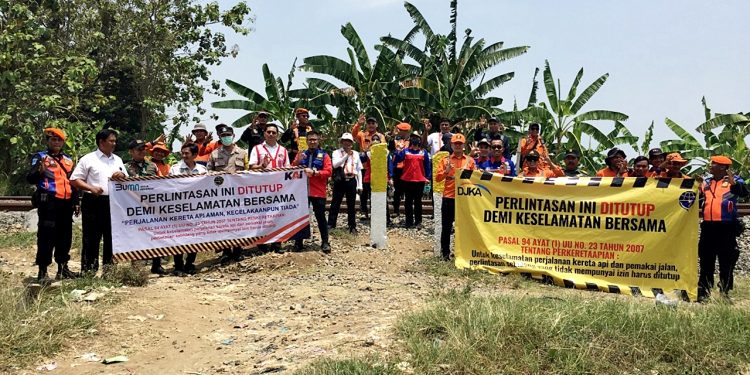 KAI Daop 3 Cirebon Tutup Perlintasan Liar di Kabupaten Indramayu
