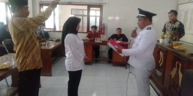 Kuwu Desa Bangodua Miskad Lantik Perangkat Desa Baru 