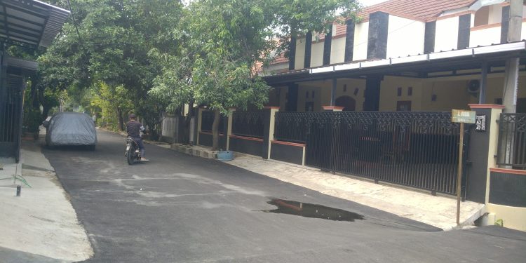 Pelaksanaan Pengaspalan Jalan Perumahan Elit Di Desa Kalikoa Diduga Gunakan Dana Desa Dipertanyakan 