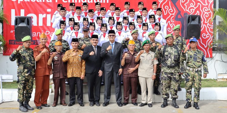 Peringatan Hari Pahlawan 2024 di Cirebon: Pj Wali Kota Ajak Masyarakat Teladani Semangat Kebangsaan dan Kesetiakawanan Sosial.