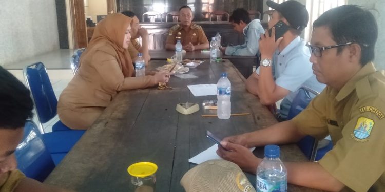 Pemerintah Kecamatan Klangenan Laksanakan Monev Kinerja Desa Slangit Tahun Anggaran 2024