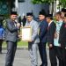 Pemkab Indramayu Terima Penghargaan UHC Award 2024 Dari Gubernur Jabar