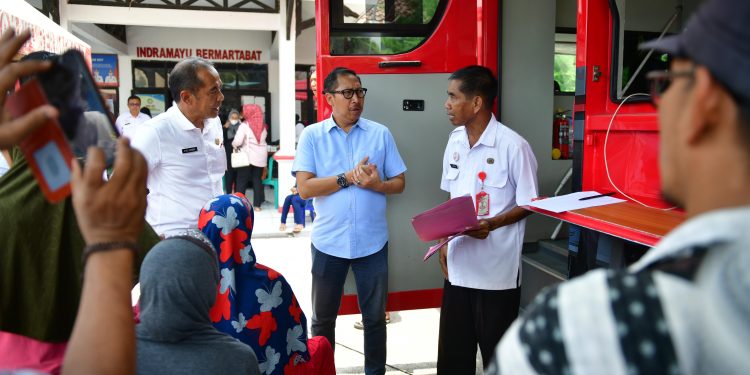 Sapa Warga di Sejumlah Wilayah, Pjs Bupati Indramayu Pantau Layanan Adminduk di Kecamatan
