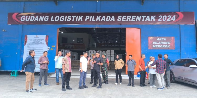 Pastikan Aman, Pjs. Bupati Indramayu Monitoring Gudang Logistik Pilkada