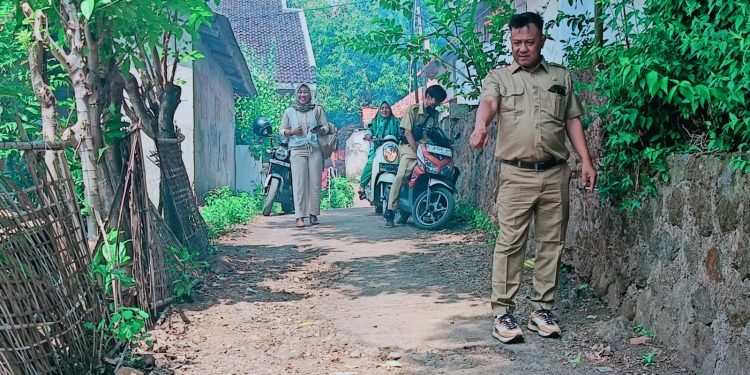Siapkan Dana Pribadi, Jiwu Lili Segera Perbaiki Jalan – Jalan Rusak
