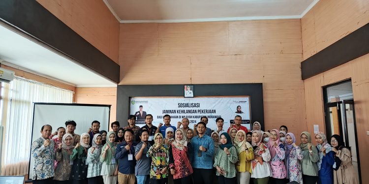 Lindungi Hak Pekerja, Disnaker Indramayu Sosialisasi JKP ke Perwakilan Perusahaan 