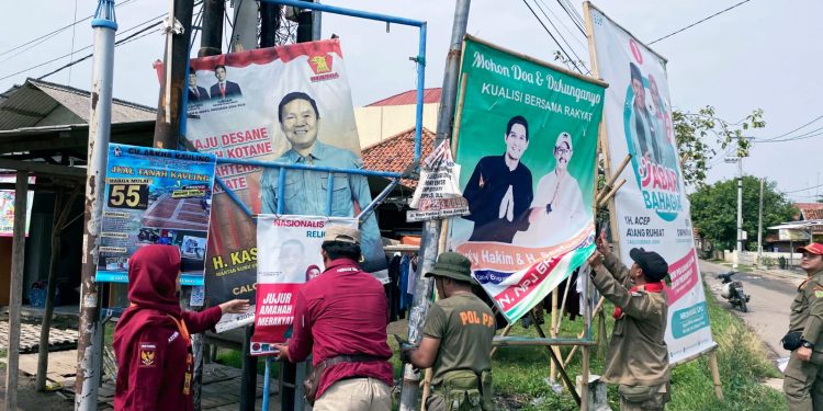 Jaga Hari Tenang, Bawaslu Indramayu Tertibkan APK