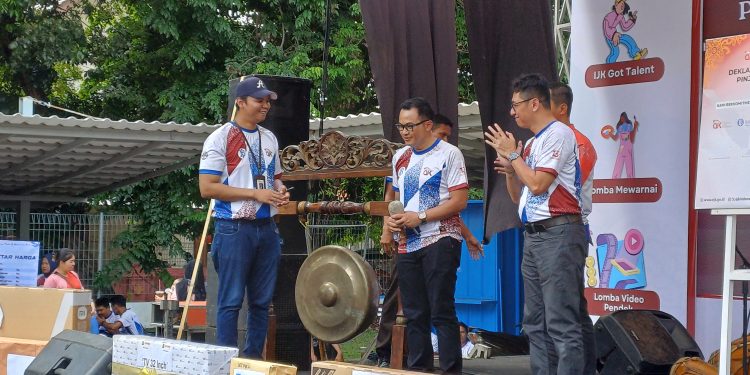 Pj. Bupati Cirebon Pimpin Aksi Fun Walk dan Deklarasi Pemberantasan Investasi Ilegal, Pinjol, dan Judi Online