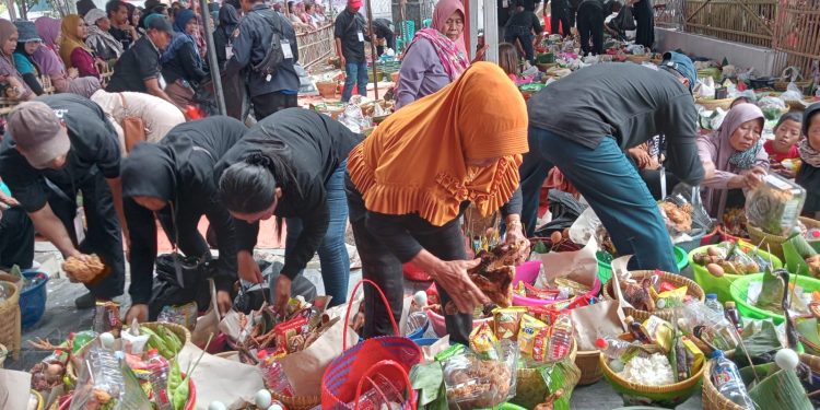 Masyarakat Desa Rambatan Wetan Indramayu Tumpah Ruah di Acara Tradisi Desa Sedekah Bumi