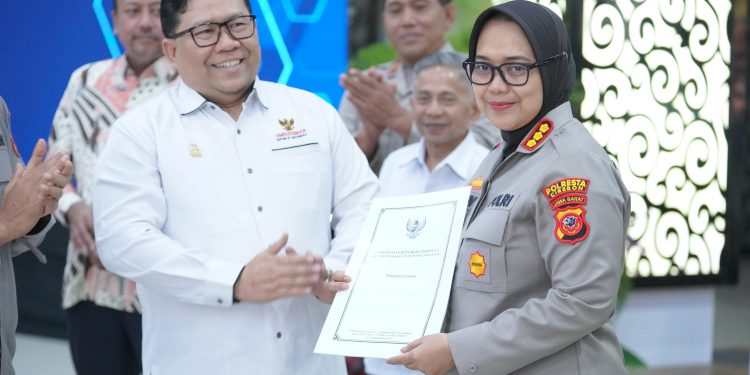 Polresta Cirebon Raih Penghargaan Kepatuhan Standar Pelayanan Publik dari Ombudsman RI