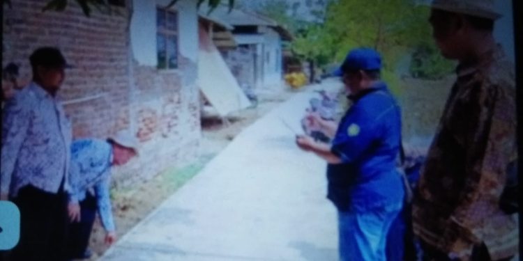 Camat Bongas Evaluasi Monitoring Jalan Desa