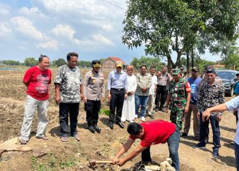 Warga Luwung Kencana Protes Jalan Rusak, Pj Bupati Cirebon Langsung Turun Tangan