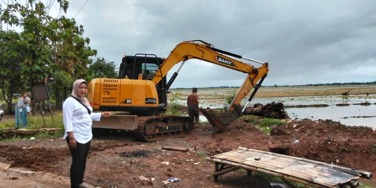 Antisipasi Banjir, Pemdes Rambatan Wetan Gercep Bersih-Bersih Saluran