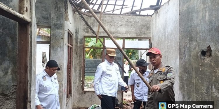 Pemerintah Kabupaten Indramayu Bantu Warga Korban Kebakaran