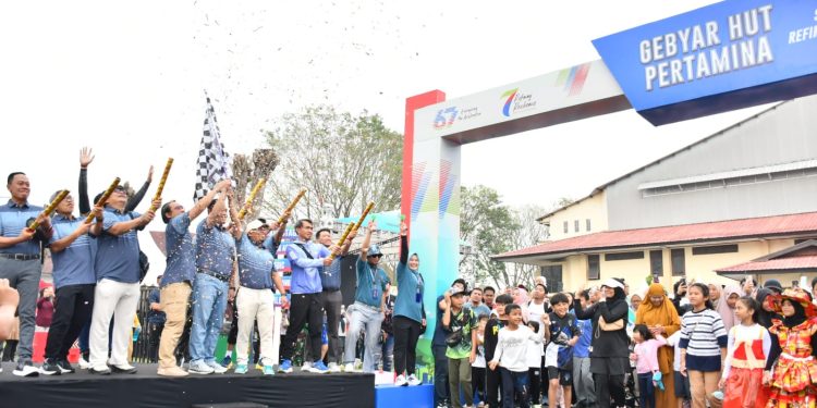 Ribuan Peserta Ramaikan Jalan Sehat HUT Pertamina