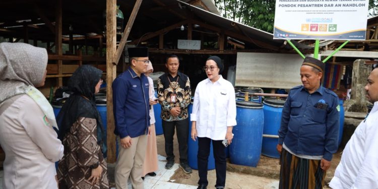 Selly A Gantina Fokus Salurkan Bantuan untuk UMKM dan Musala Terdampak Banjir di Cirebon dan Indramayu