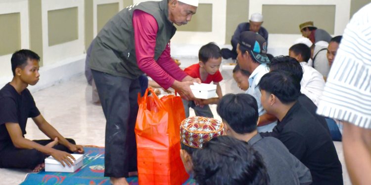 Masjid Pertamina Balongan Sediakan Ratusan Menu Buka Puasa