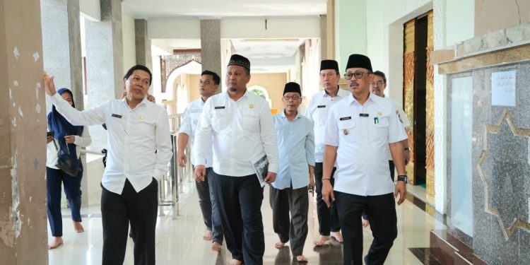 Wabup Syaefudin Tinjau Masjid Islamic Center Indramayu  Segera Diperbaiki 