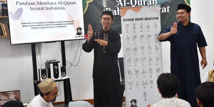 Komunitas Tunarungu Indramayu Kembali Diajari Belajar Baca Al Quran 