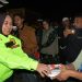 Polresta Cirebon Gelar Patroli Sahur Bersama Forkopimda, Bagikan Ratusan Paket Makanan untuk Warga