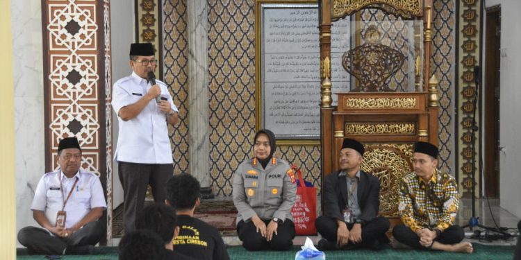 Bupati Cirebon Tawarkan Kesempatan Kedua: Siap Berangkatkan Anak Bermasalah Hukum ke Pesantren dan Beri Modal Usaha