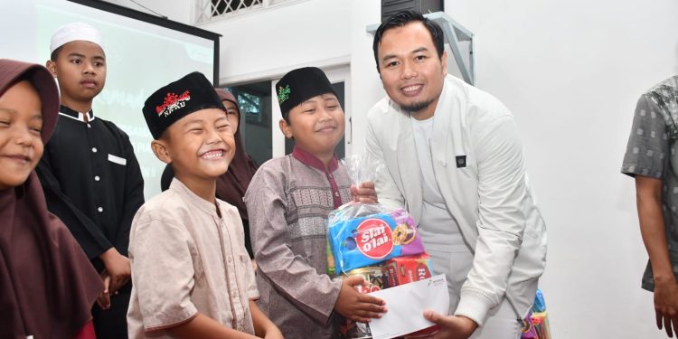 Ketuk ‘Pintu Langit’, Perwira Kilang Pertamina Balongan Santuni Anak Yatim di Indramayu