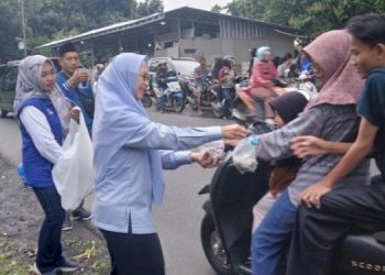 Partai Demokrat Cirebon Bagikan Ratusan Takjil, Aksi Peduli Sosial yang Jadi Sorotan Ramadan