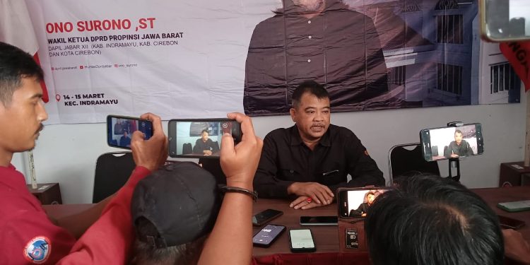 Berbagi dengan Pengurus, PDI Perjuangan Indramayu Salurkan Ribuan Paket Sembako
