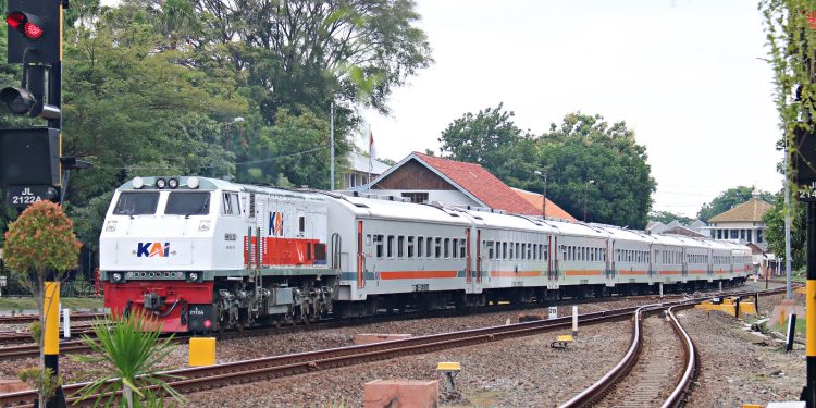 Tiket Arus Balik Lebaran KA Gunung Jati dan Cakrabuana Masih Tersedia