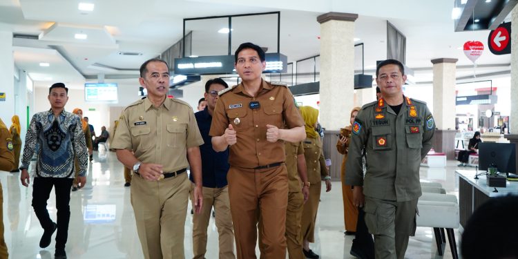 Bupati Indramayu : Tingkatkan Layanan Publik