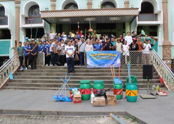 Jaksa Turun Tangan Bersihkan Masjid Agung: Aksi Humanis Kejari Kabupaten Cirebon”