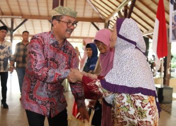 Bupati Cirebon Luncurkan Program “Eman Ning Mimi”: ASN dan Pejabat Diimbau Angkat Orang Tua Asuh Kurang Mampu