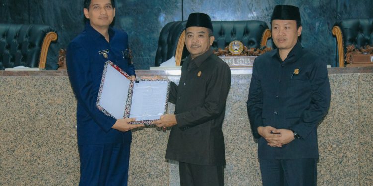 DPRD Indramayu Sampaikan Empat Raperda
