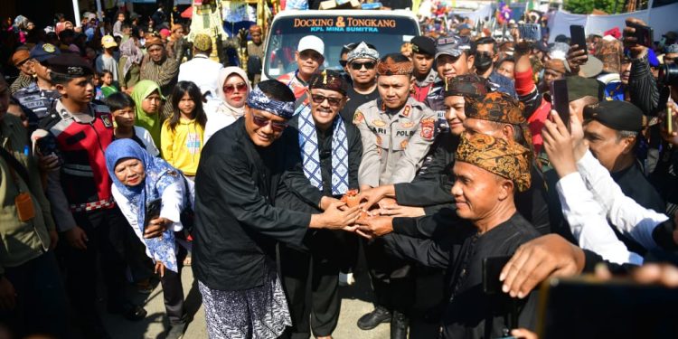 Syaefudin ; Acara  Nadran Jadi Simbol Syukur dan Gotong Royong Nelayan.