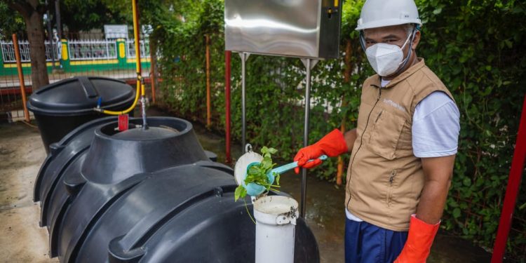 Pedagang Kawasan Kuliner Tjimanoek Terapkan Biodigester Bantuan PT Polytama Propindo