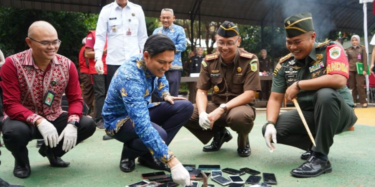 Kejari Indramayu Musnahkan Barang Bukti 128 Perkara,