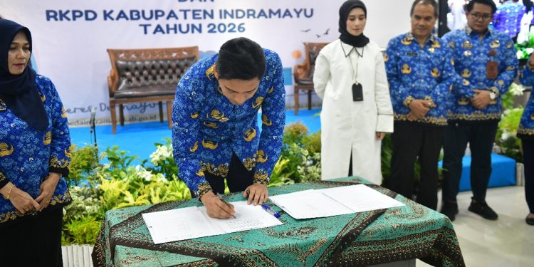Bupati Memberikan Arahan Pada Kegiatan Pada Penyusunan RPJMD