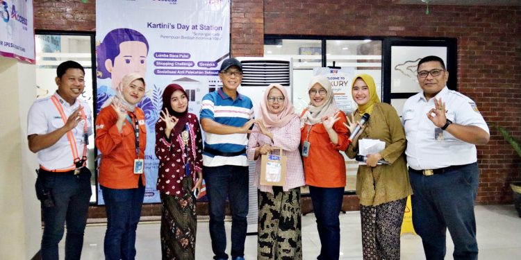 Stasiun Cirebon Jadi Panggung Kartini: KAI Daop 3 Gelar Lomba Puisi, Bagi-bagi Souvenir, dan Kenalkan Female Seat Map