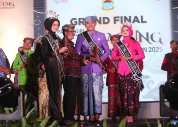 Bupati Cirebon Resmi Buka Grand Final Pasanggiri Enok dan Kacung 2025: Dorong Generasi Muda Majukan Pariwisata dan Budaya Daerah